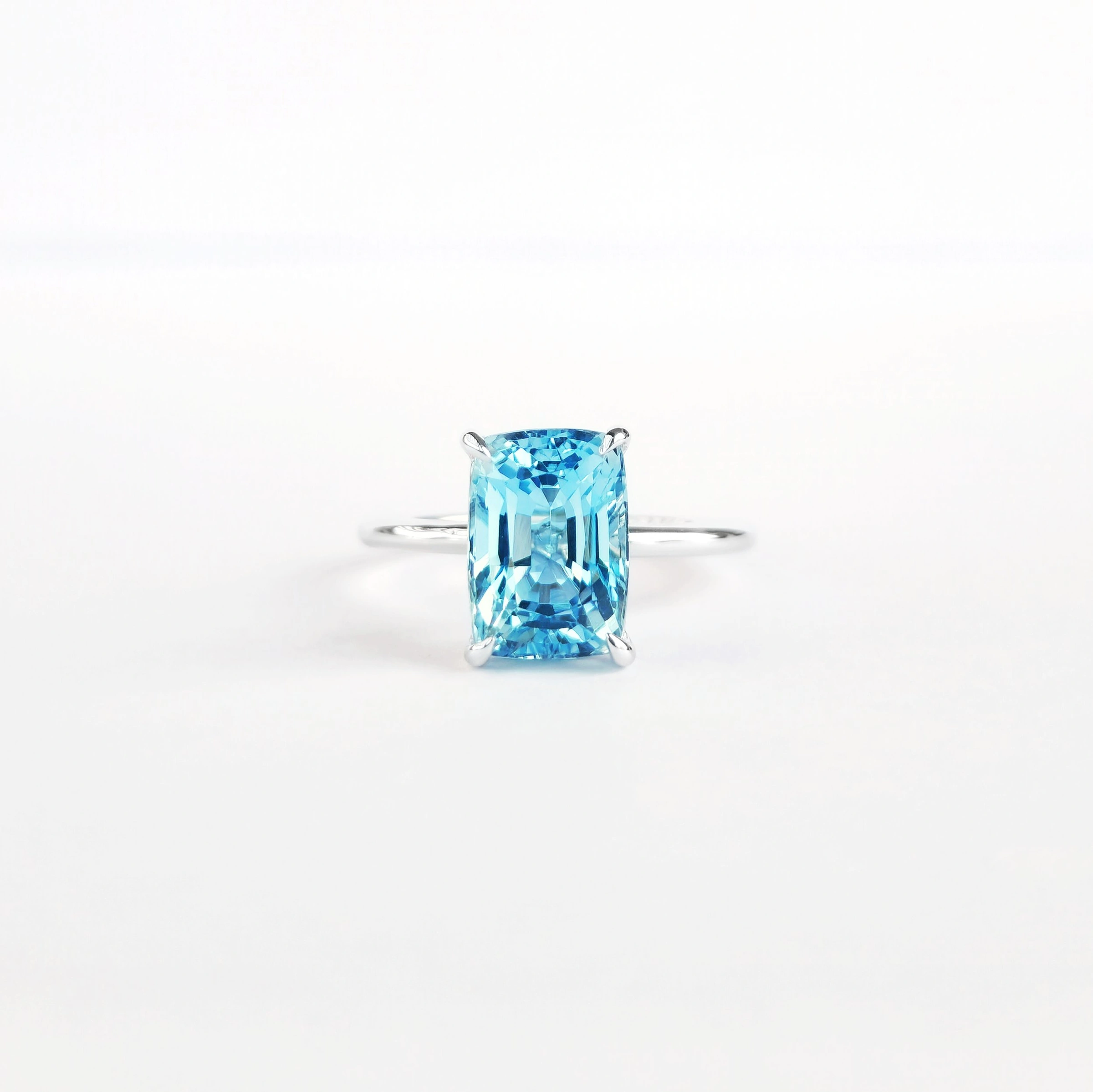 Aquamarine Ring in 18k White Gold