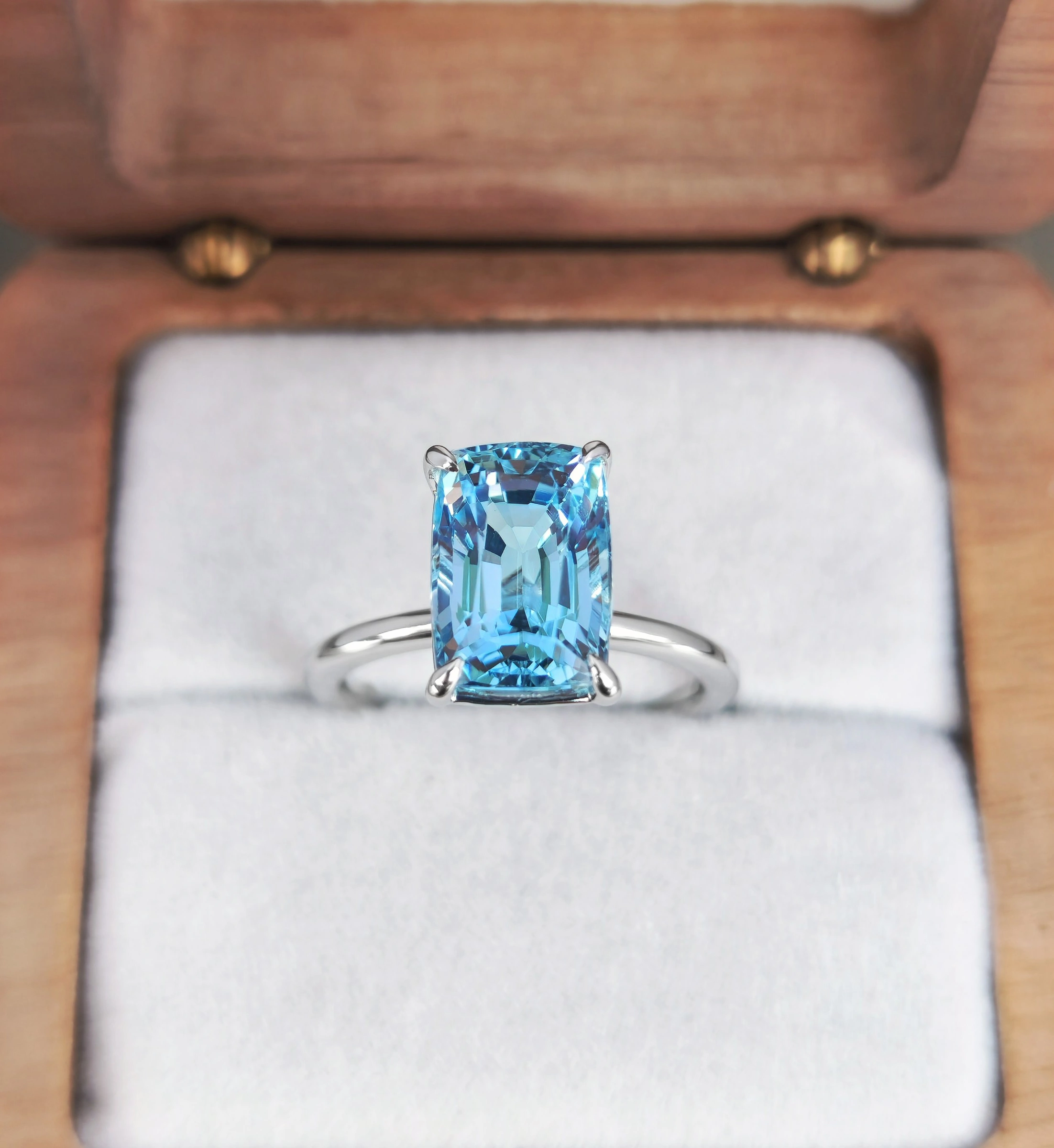 Aquamarine Ring in 18k White Gold