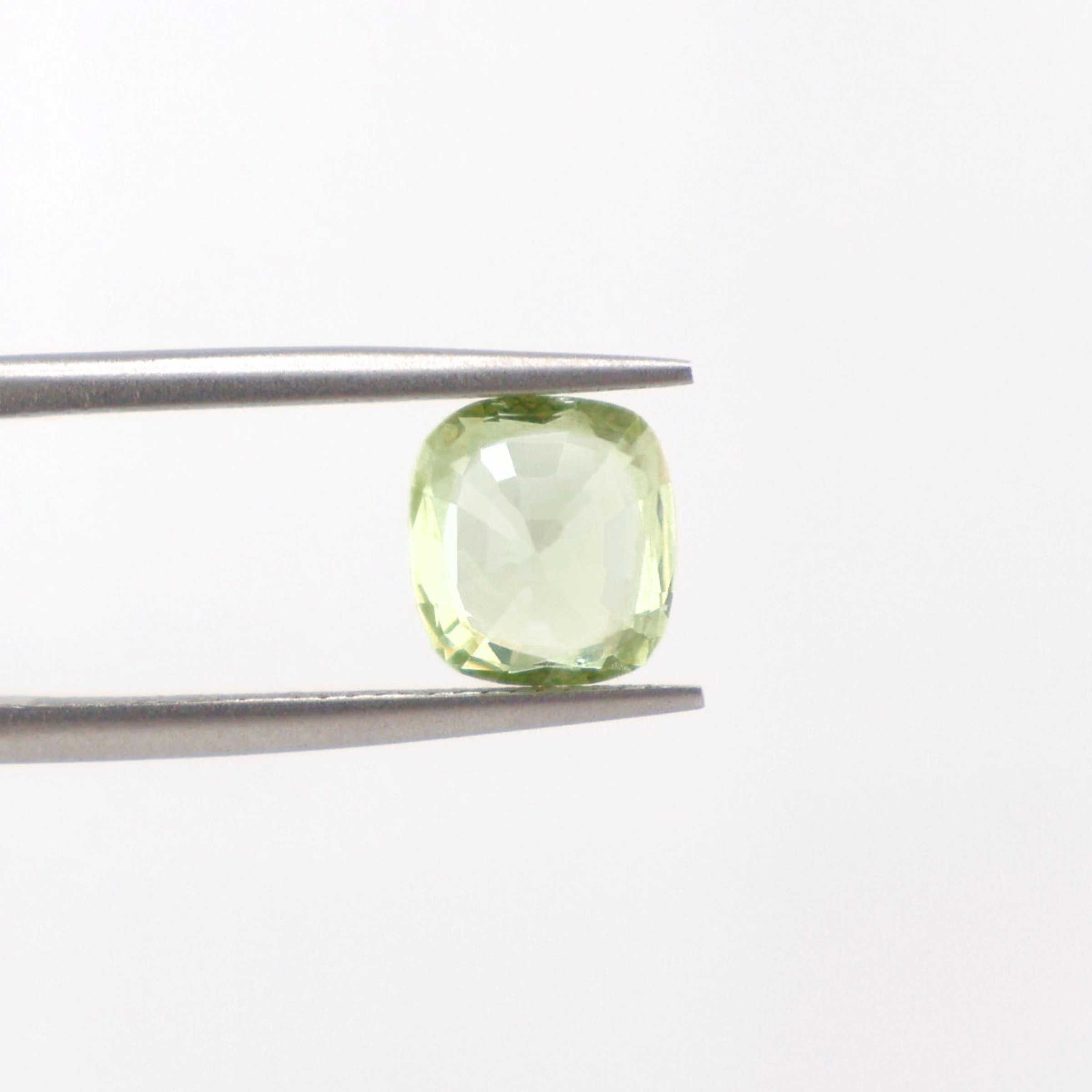 Light Greenish Yellow Sapphire 2.50ct, Burma (Myanmar)
