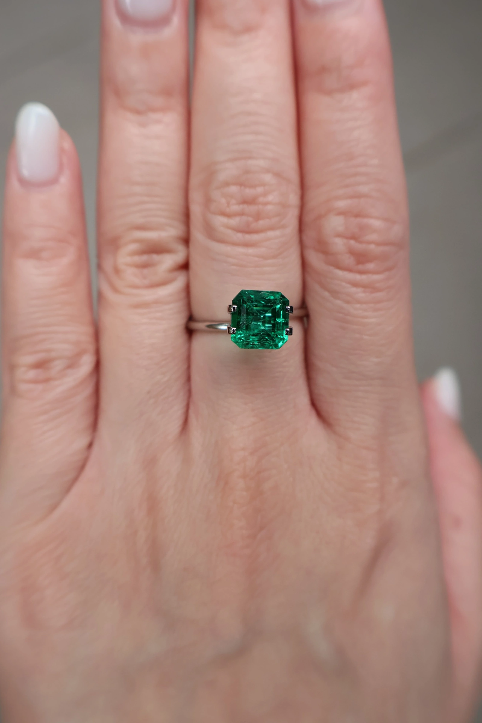 Vivid Green Emerald 2.49ct, Zambia with Certificate