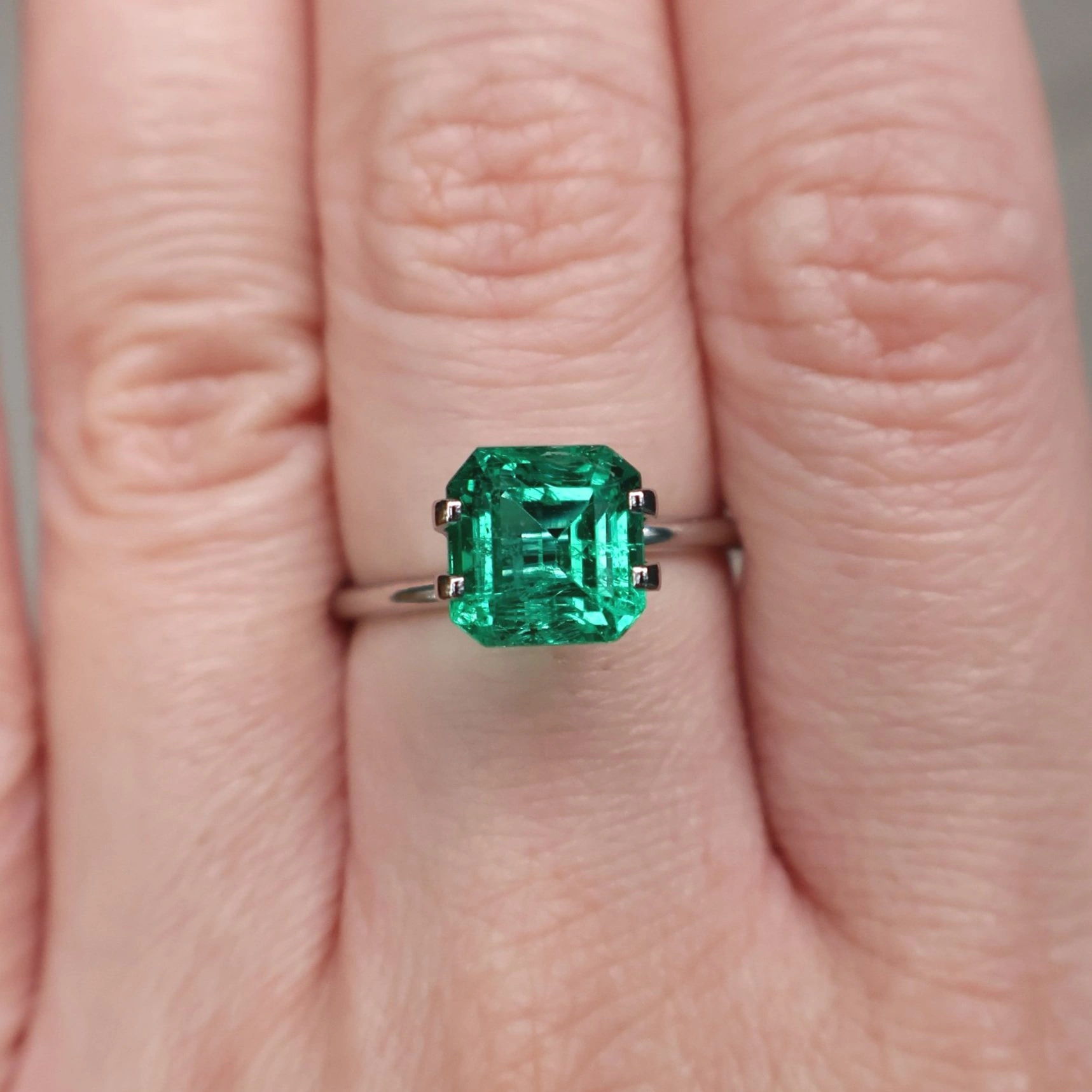Vivid Green Emerald 2.49ct, Zambia with Certificate