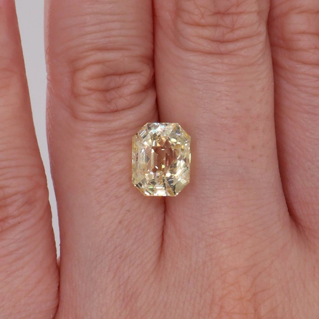Yellow Sapphire 6.05ct, Sri Lanka with Certificate
