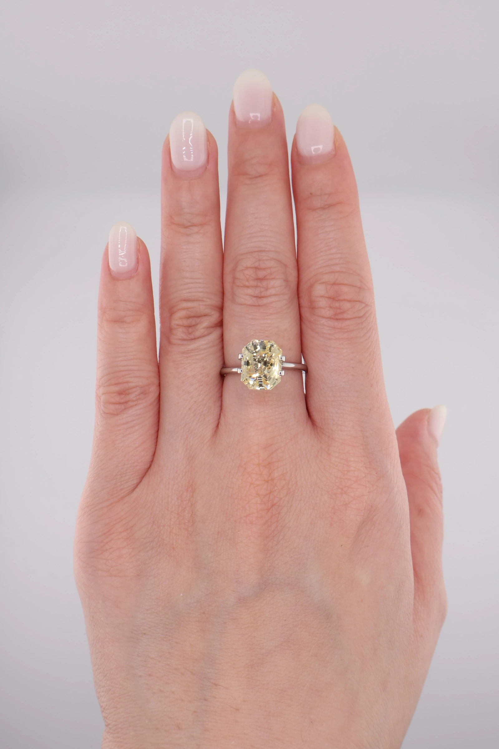 Yellow Sapphire 6.05ct, Sri Lanka with Certificate