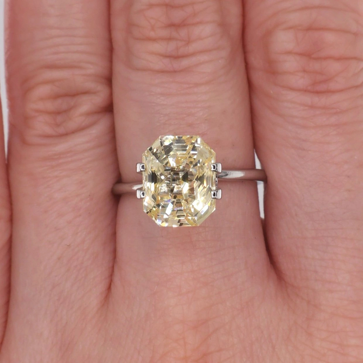 Yellow Sapphire 6.05ct, Sri Lanka with Certificate